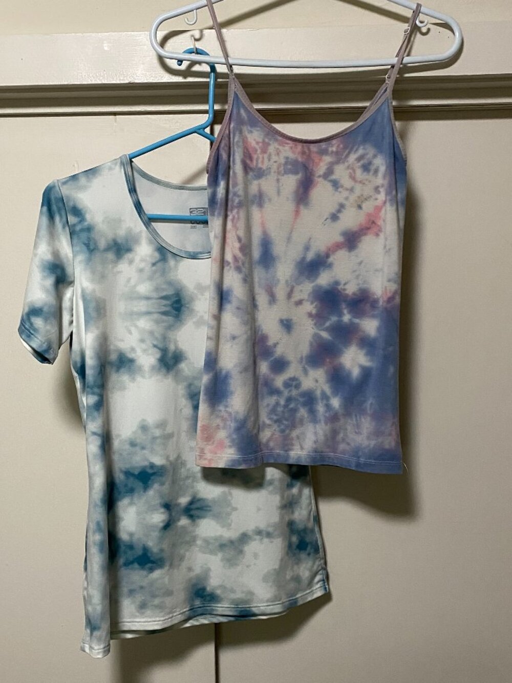 Bundle of 2 size M tie dye tops, 1 short sleeve & 1 tank top,